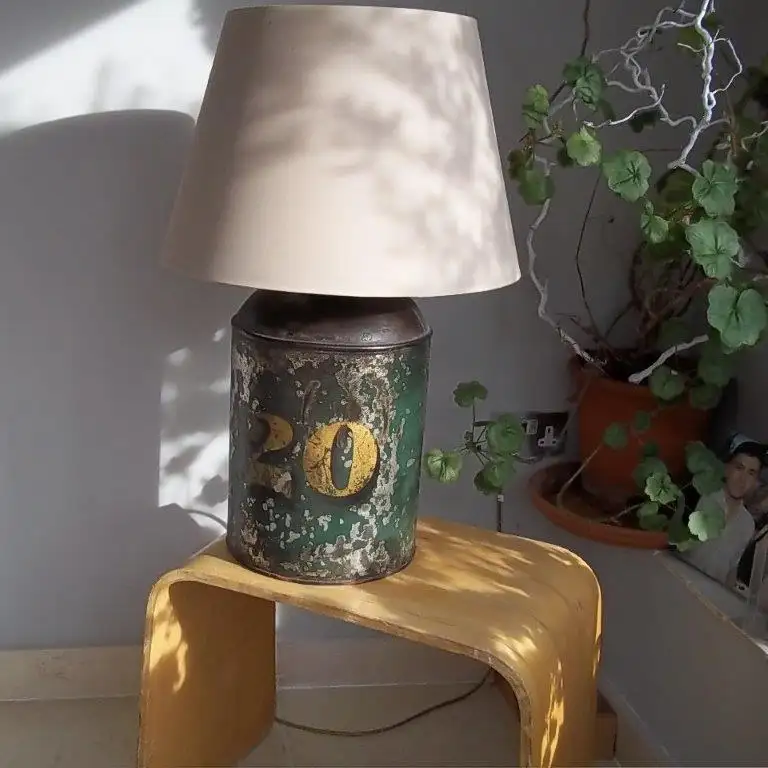 Selecting Antique Table Lamps for Your Home
