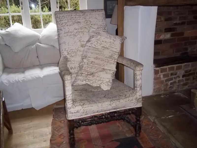 Settles and Settee: Same yet Different