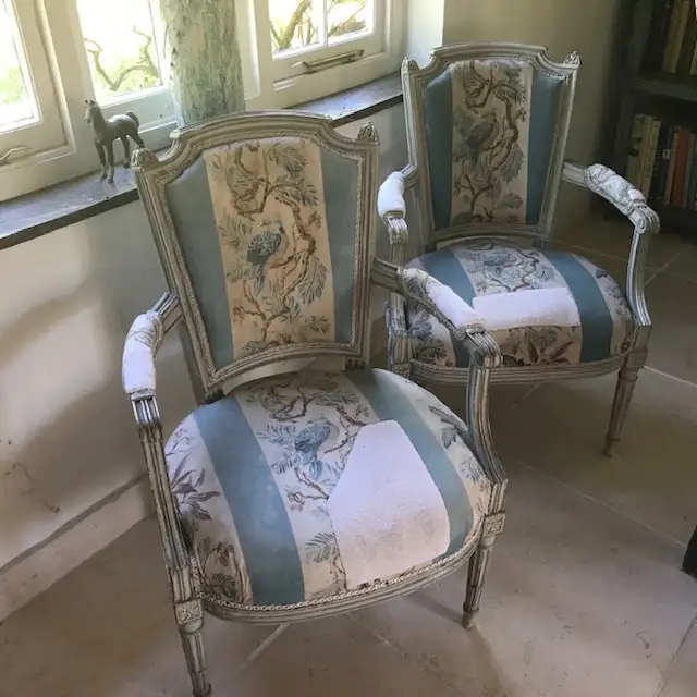 Versatile Antique Seating Options