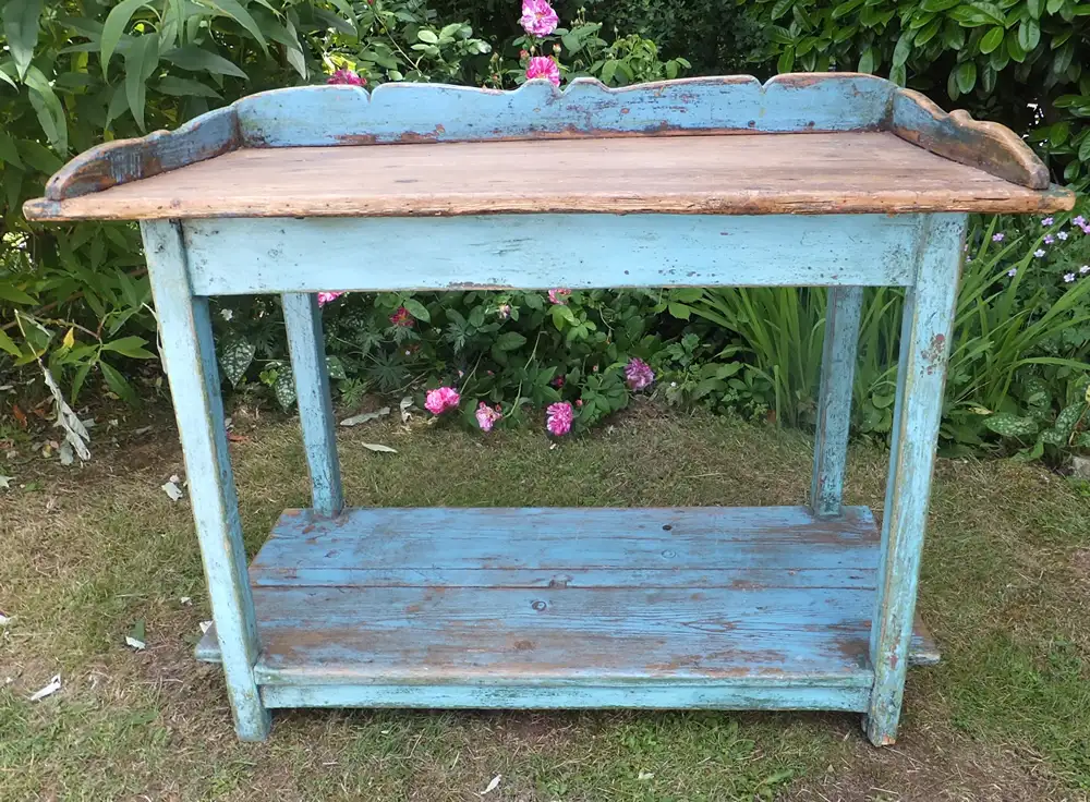 Why should you go for Decorative Antique Tables